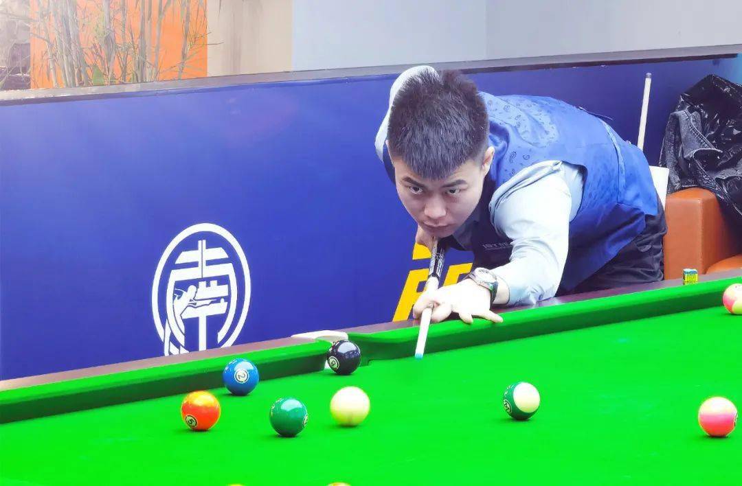 依旧怀有坚 依旧怀有坚